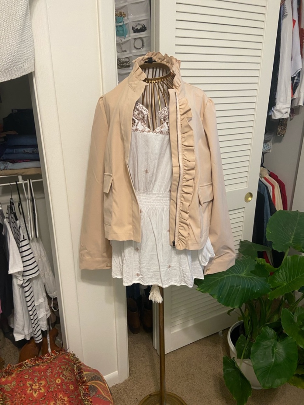SHEIN Beige Ruffle-Trim Utility Jacket - Picture 3 of 3